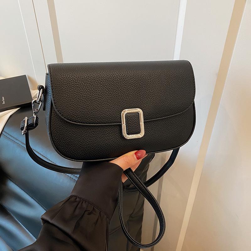 

New bag messenger bag women s summer shoulder armpit bag niche texture fashionable versatile messenger saddle bag чорний