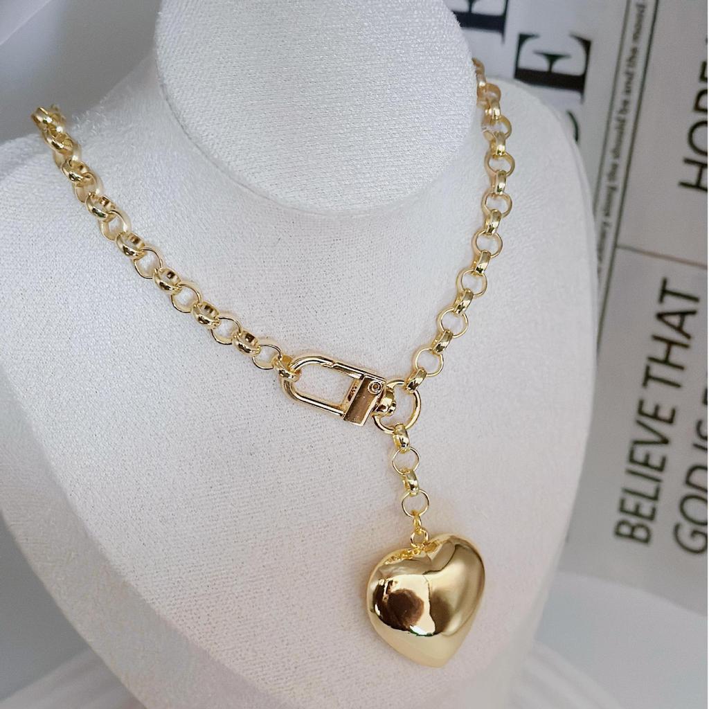 Love Pendant Collarbone Chain Fashion Popular Peach Heart Alloy Necklace Heart Necklace Women