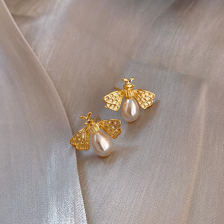 Little Bee Pearl Earrings Femininity Small Stud Earrings Light Luxury Trend Earrings Earrings Pendant