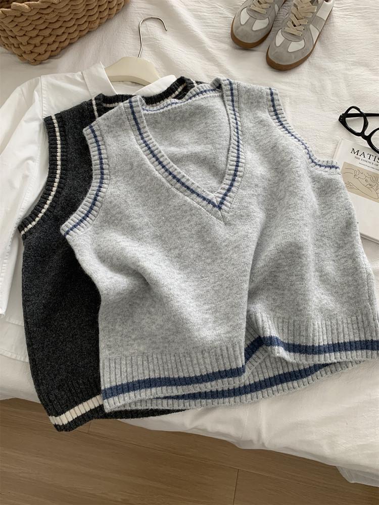 Korean Style V-Neck Wool Knit Vest for Women - Loose Fit, Age-Reducing, Perfect for Spring & Autumn Layering