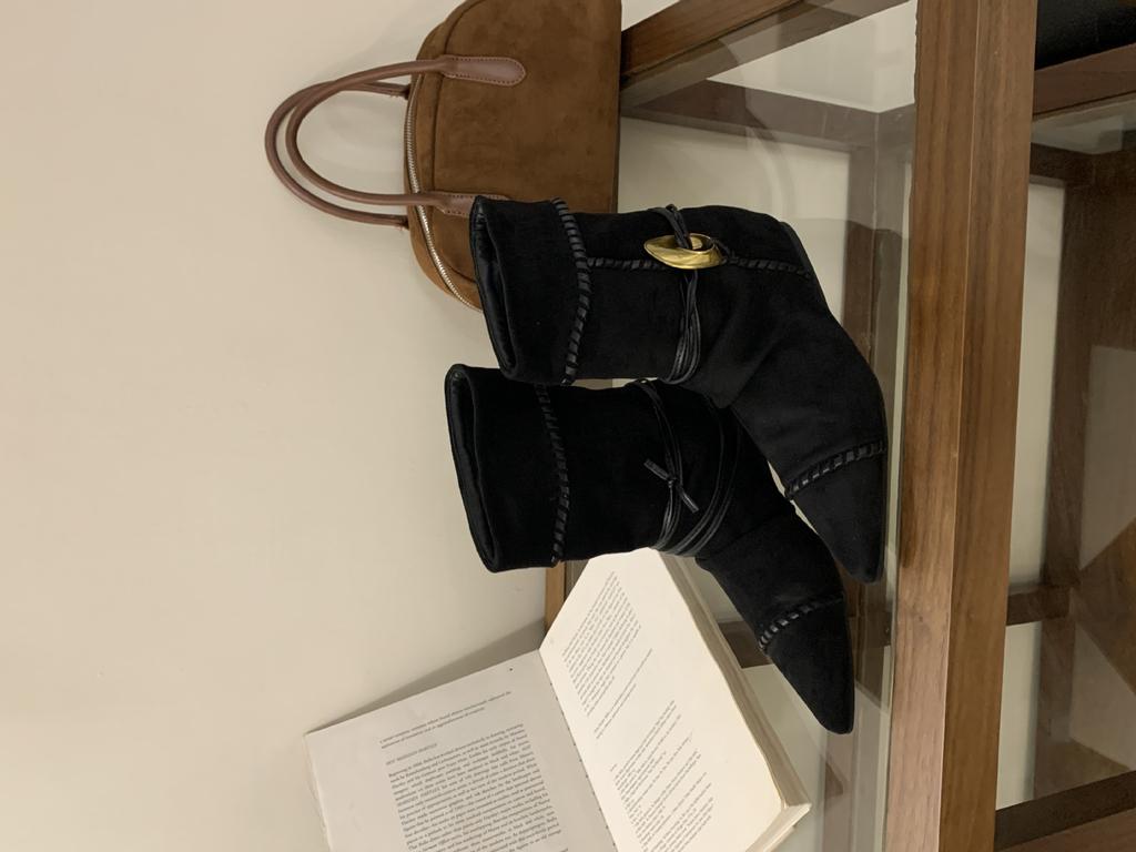 2025 Autumn New Fashion Short Knight Short Boots French Design Sense Pointed Pleated Thin Boots Women