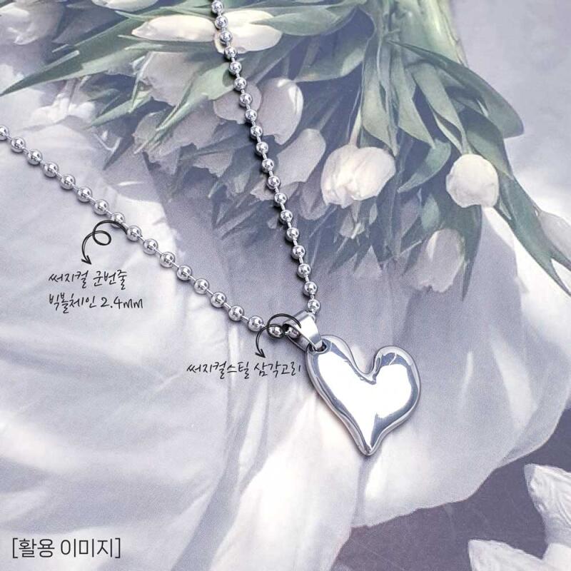 Surgical steel heart pendant accessory