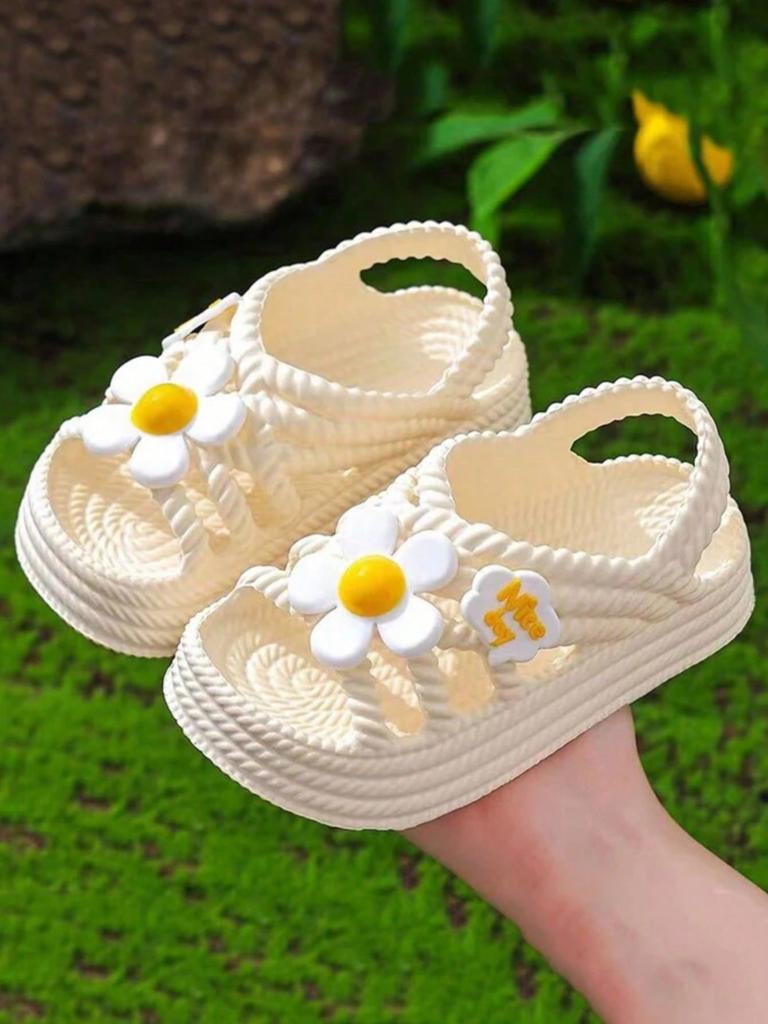 Summer EVA anti-slip soft sole sandals with flower pattern for girls, suitable for indoor and outdoor use