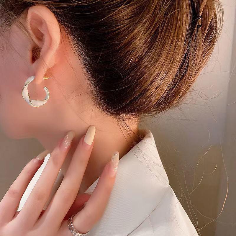 Korean Retro Temperament Earrings Trendy Personality Distorted Metal Ring Stud Earrings Simple Cold Wind