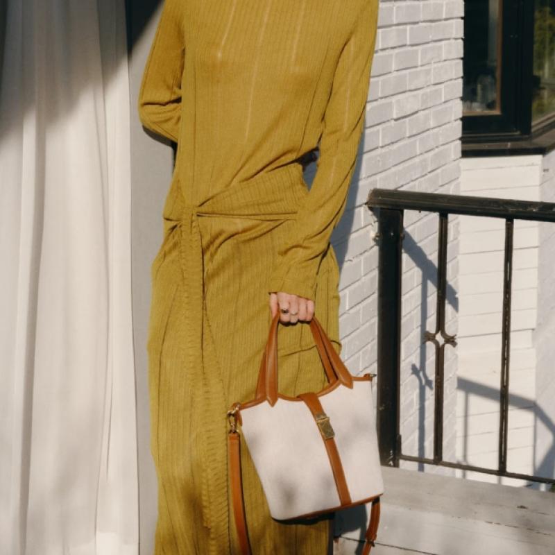 DakS Ivory Cowhide ContraSt CanvaS Tote Bag S Dcba6e194iv