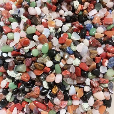 Pietre prețioase Panoramă nisipoasă Particule mari Culoare piatră rulată Materiale diverse Cristal natural Piatră de cristal