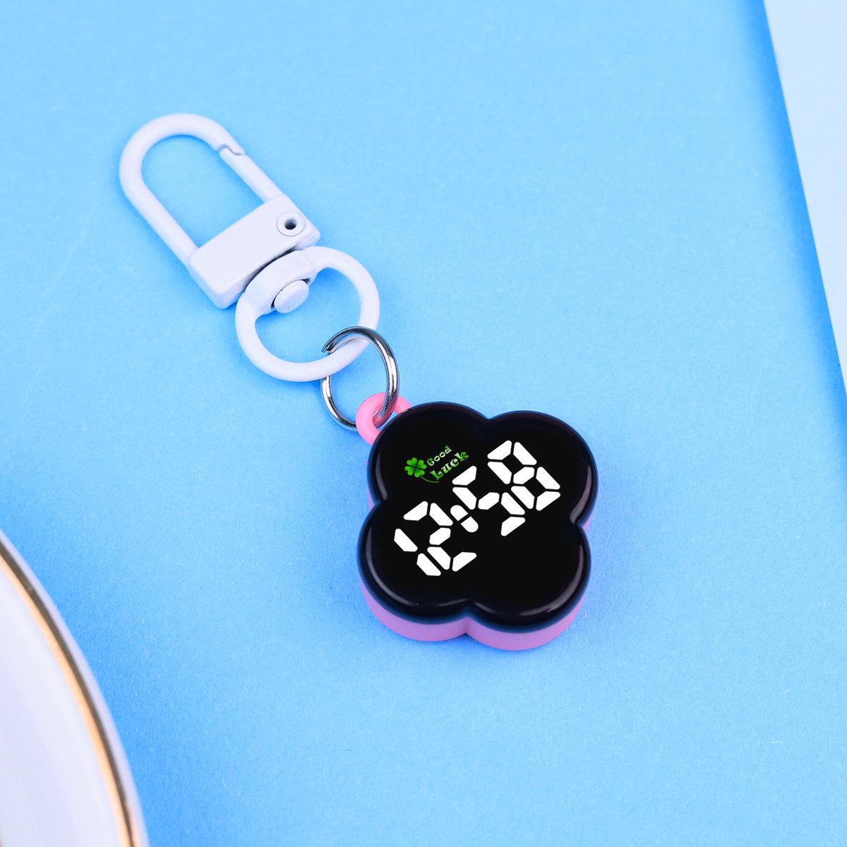 

В наличии брелок-часы Четырехлистный клевер: Детский брелок-подвеска для рюкзака и электронные часы для школьников на время экзаменов розовый