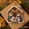 Individueller Schneemann-Weihnachts-Acryl-Anhänger mit Familiennamen, Lebkuchenhaus mit 4 Schneemännern, Personalisierte Weihnachtsbaum-Hänge-Dekoration