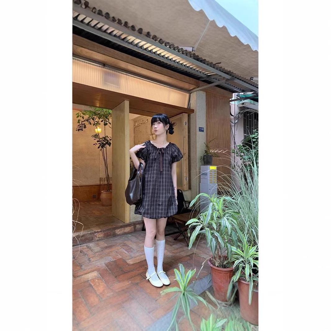 

Милое клетчатое платье с пышными рукавами и оборками – Женское летнее мини-платье в стиле куклы S