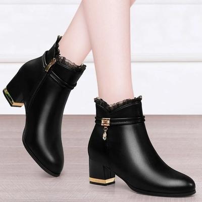 Lente Mode Korte Laarzen Vrouwen Gesp Decoratie Schoenen Dikke Hak Puntige Enkellaars Casual Elegant