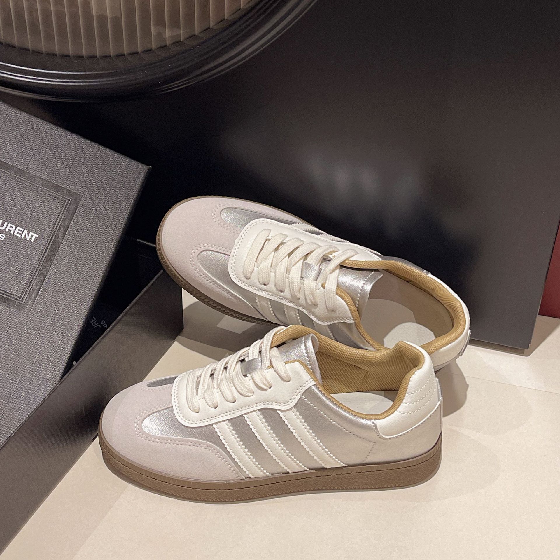 

Ретро німецькі тренувальні кросівки жіночі весна 2025 нові на плоскій підошві дихаючі кросівки Форреста Гампа популярні універсальні повсякденні спортивні кросівки 37 срібний