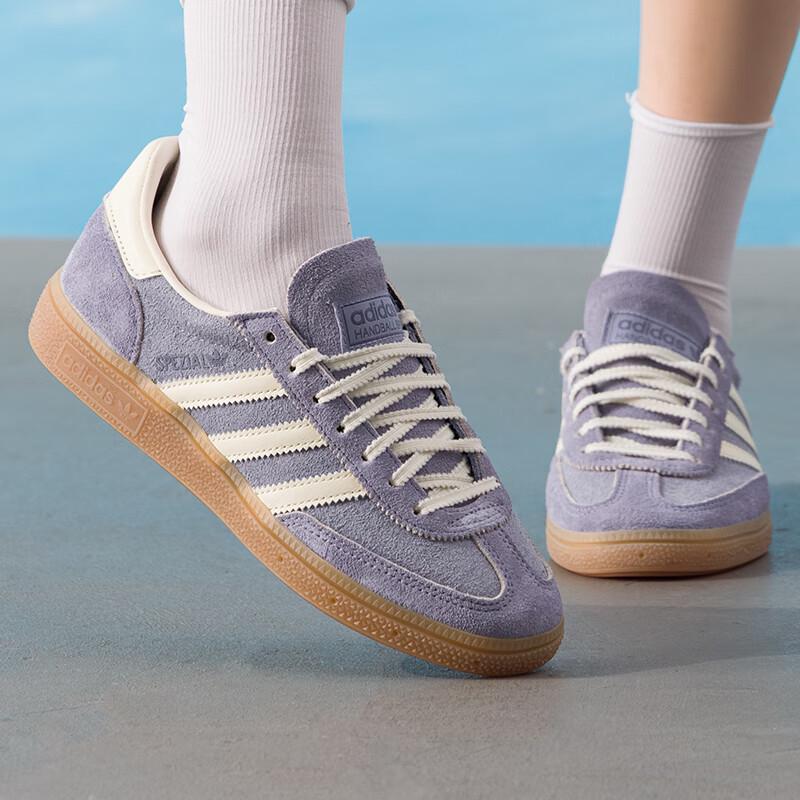 adidas Women's JR0849 Sports Casual Shoes