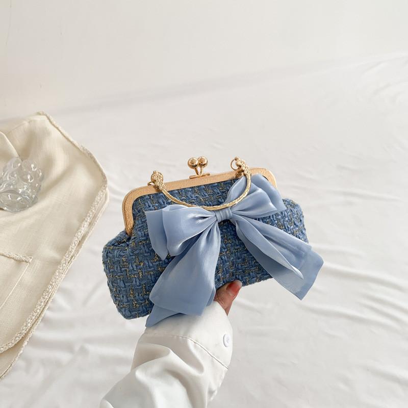 Fashion-forward Shell Bag With Unique Stitching And Versatile Chain For Casual Outfits синий