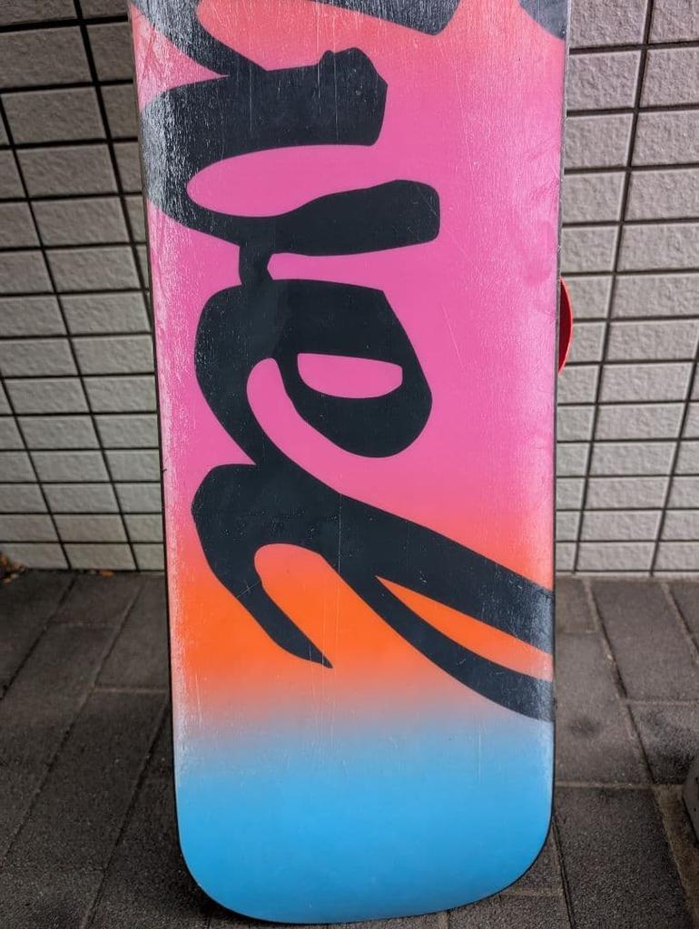 [GEBRAUCHT] Swirl Snowboard Schwarz, Pink, Orange Bindungen