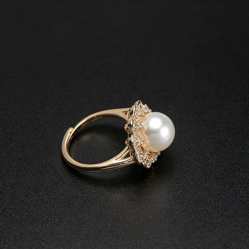 Retro Lace Diamond-Accent Pearl Ring for Women - Adjustable Shell Pearl, Elegant Gift for Mothers and Elders