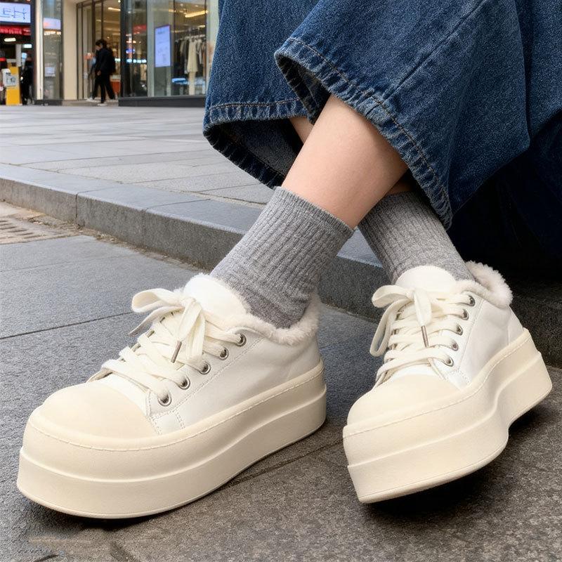 Versatile 2025 winter new thick-soled little white shoes women's muffin small women's shoes heightening casual sports board shoes