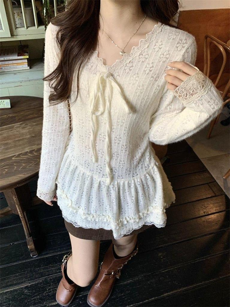 Korean Style V-Neck Lace Long-Sleeve T-Shirt - Women's 2026 Slim-Fit Autumn/Winter Base Layer