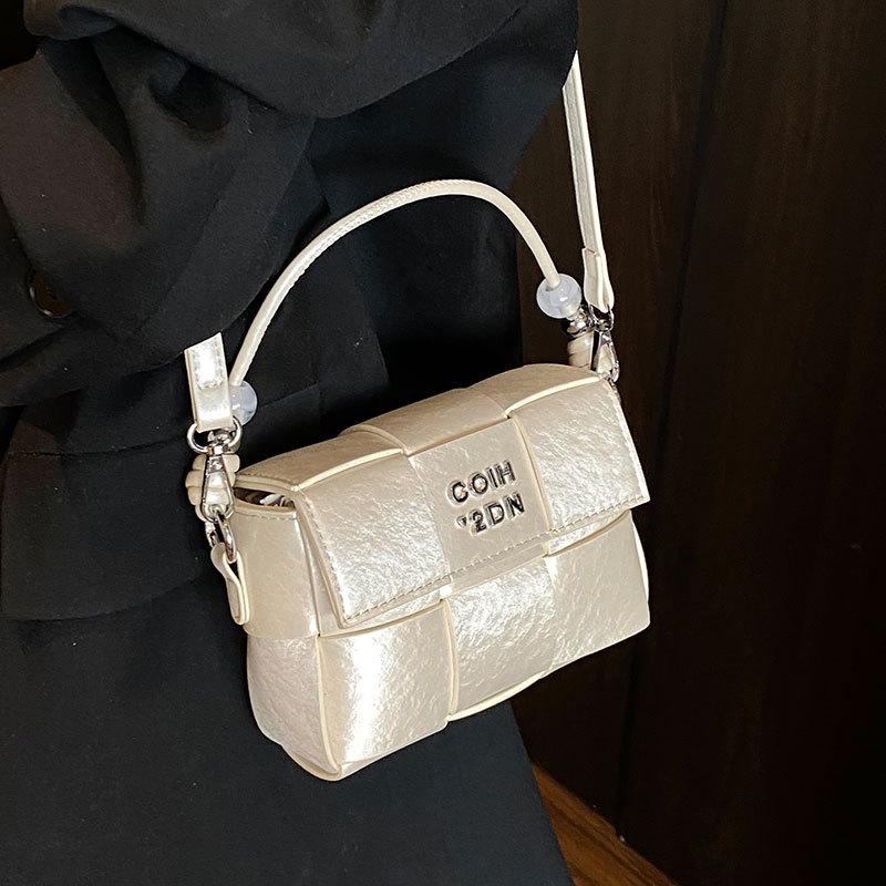 2025 Spring and Summer New Woven Design Sense Small Square Bag Women's Fashion Versatile Temperament Commuter Portable Messenger Women's Bag