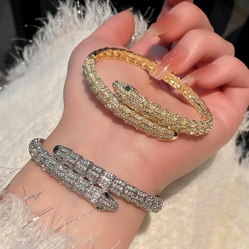 Mighty Snake Scale Serpentine Bracelet European and American Green Eyed Spirit Snake Handpiece