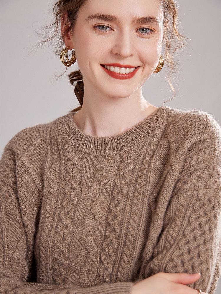 Women's Retro Loose Cable Knit Cashmere Sweater - Round Neck, High-End Texture, Autumn/Winter Base Layer.