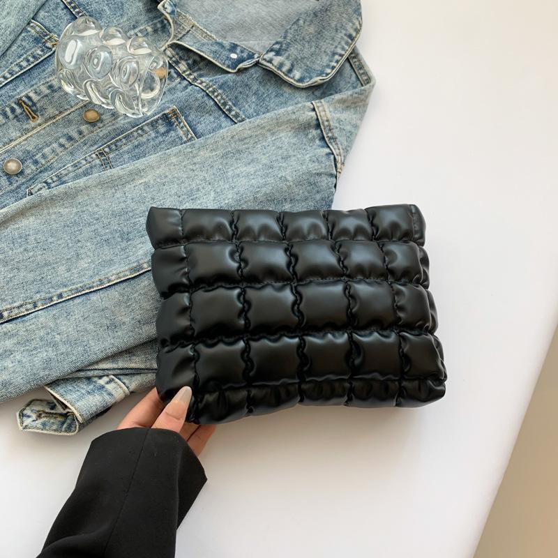 

2024 новый нишевый дизайн иностранный стиль корейская версия ручная маленькая квадратная сумка повседневная большая вместимость модная простая сумка для поездок на работу чёрный