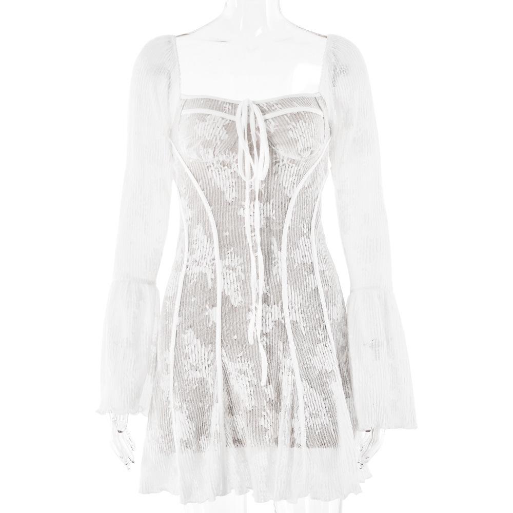 Europäisches & Amerikanisches Spitzenkleid mit Trompetenärmeln und trägerlos: Französischer Lässiger Rückenfreier Hüftbetonter Kurzer Rock