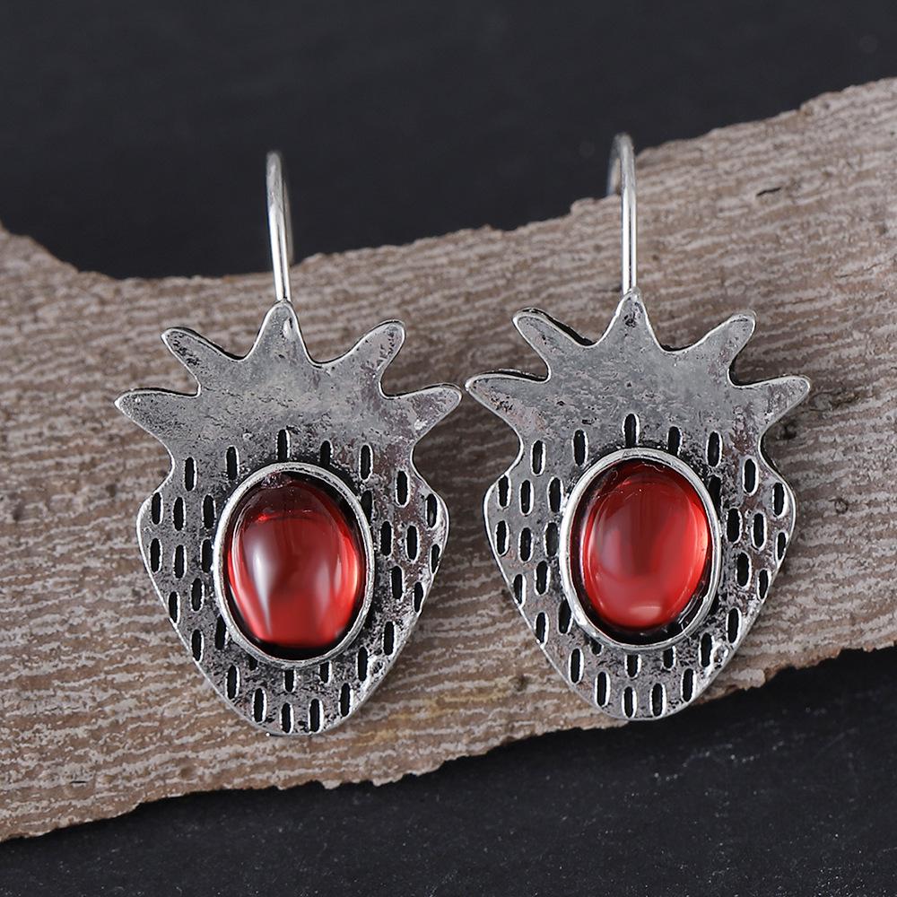 Charming Vintage Strawberry Pendant Earrings: Cute & Elegant Ear Jewelry for Women