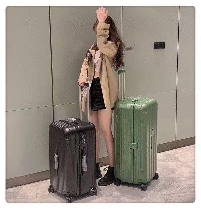 Durable Extra-Large Rolling Suitcase with Combination Lock for Students & Travelers