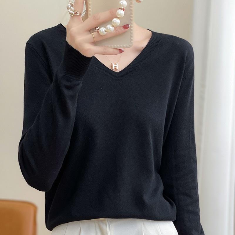 Women's Autumn And Winter Long Sleeved Knitted Top Base Shirt