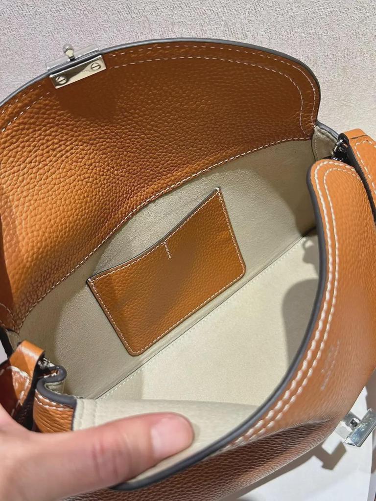 Luksuriøs svensk kuskinn pendlerbag: Skulderveske, crossbodyveske eller underarmsveske med høy kapasitet