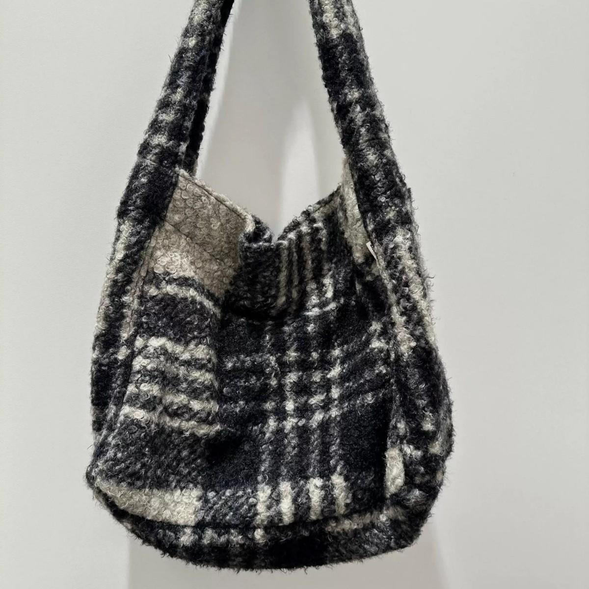 

Autumn and winter new plush woolen large-capacity shoulder bag leopard print wool bag tote