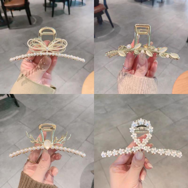 Shark Clip 2022: Fashionable Butterfly Hair Claw, Elegant Large Floral Design for Ponytail and Back of Head Styling