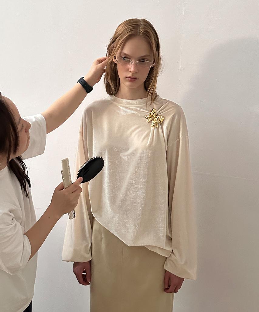 Obeodyupeulleeo Glow Loose Fit Velvet T-Shirt_Ivory