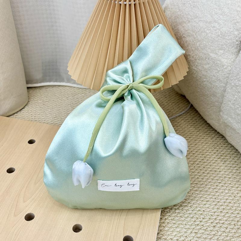 

Vest Shape Tulip Wrist Bag Tope Handle Silk cloth Wedding Beauty Bag Large Capacity New Chinese Style Goddess Day Gift Bag Party