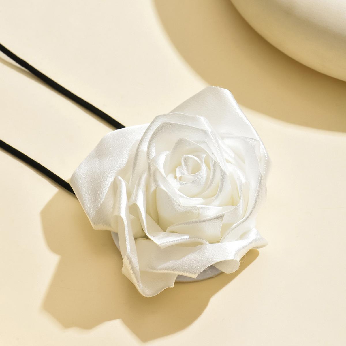 

Personalized big flower chocker fashion ins bohemian long strap three-dimensional flower necklace