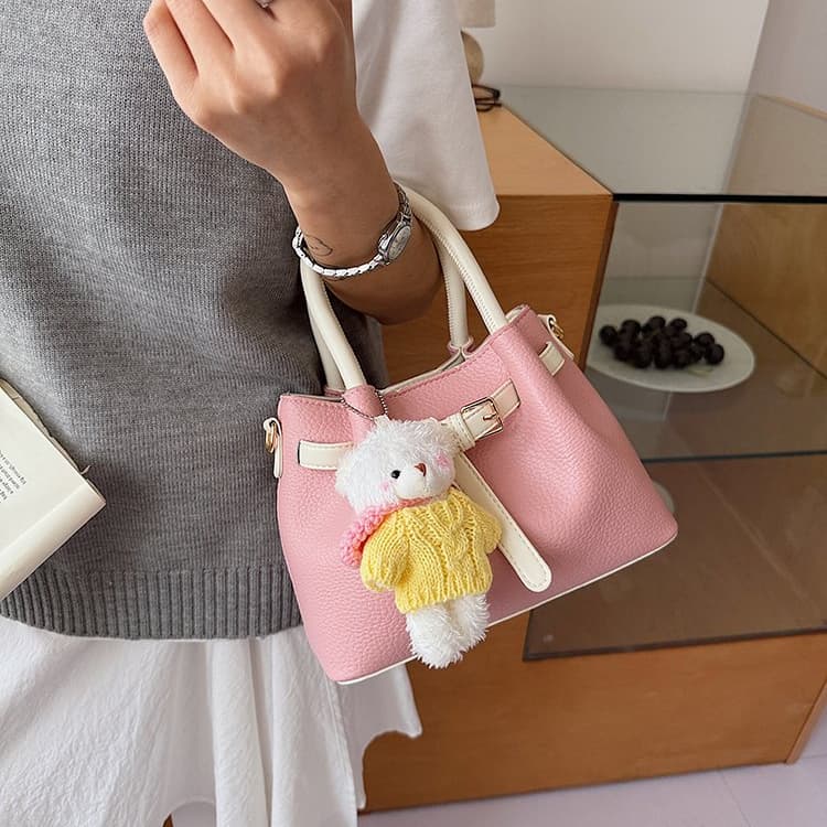 Color matching handbag with bear pendant messenger bag