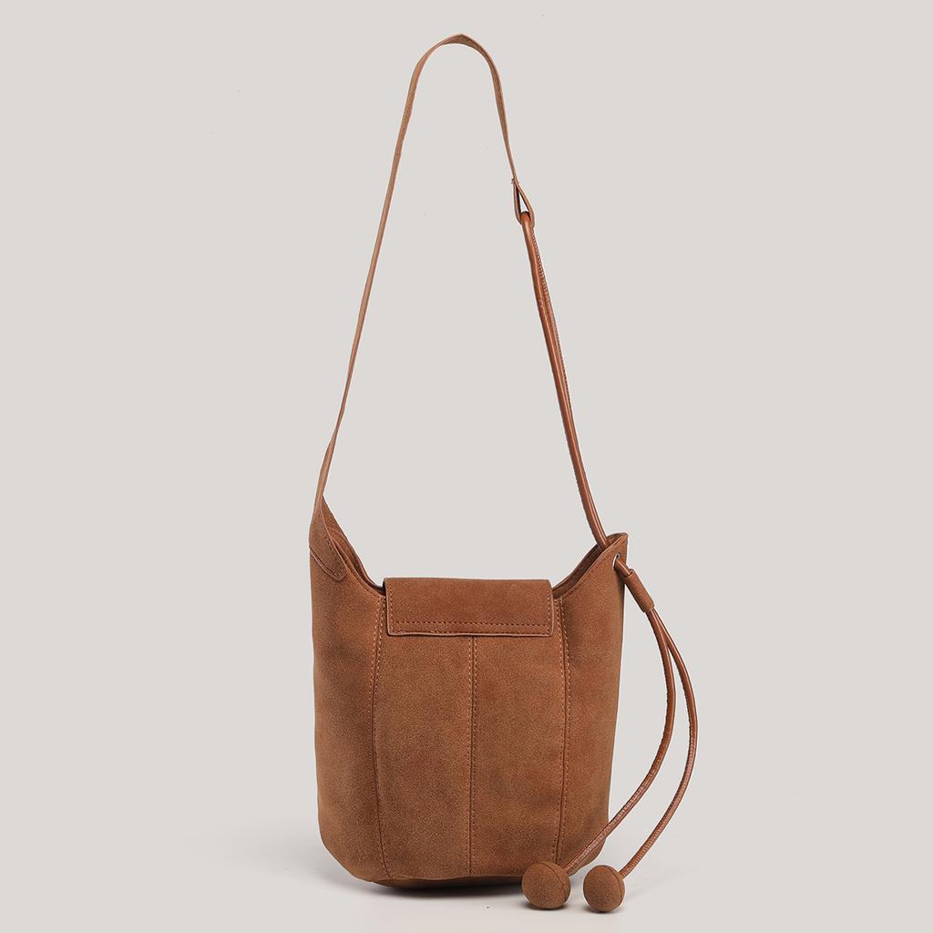 Handheld Water Bucket Bag with Seamless Texture - Everyday Single-shoulder Crossbody Bag