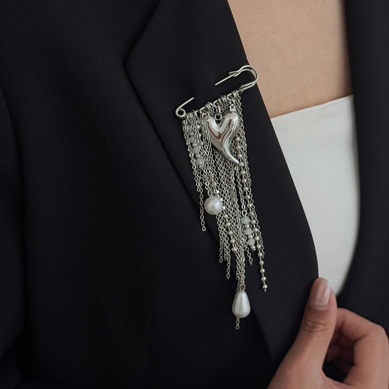 Fashion Heart Chain Tassel Brooch for Women Exaggerated Imitation Baroque Pearl Multi Layer Suit Pin Multi-Functional Jewelry