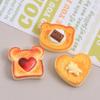 6 Stück gemischte Cartoon-Bären-Schokoladen-Toast-Harz-Anhänger Liebe Erdbeermarmelade Erdbeerbär-Pfote Schokolade Flachrückseite DIY-Basteln