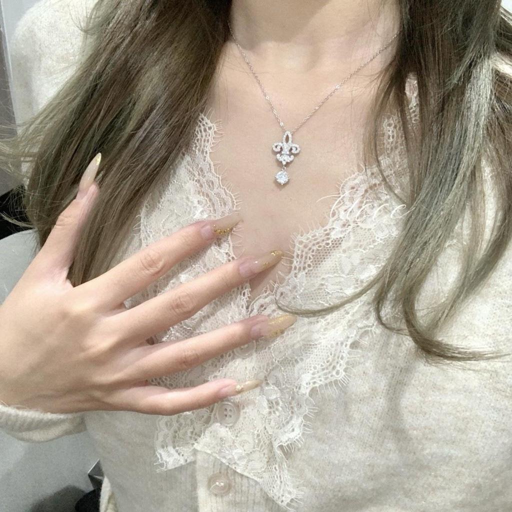 Náhrdelník z ryzího stříbra S925 s moissanitem ve tvaru slzy a duhovkou: Luxusní dámský šperk - řetízek na klíční kost