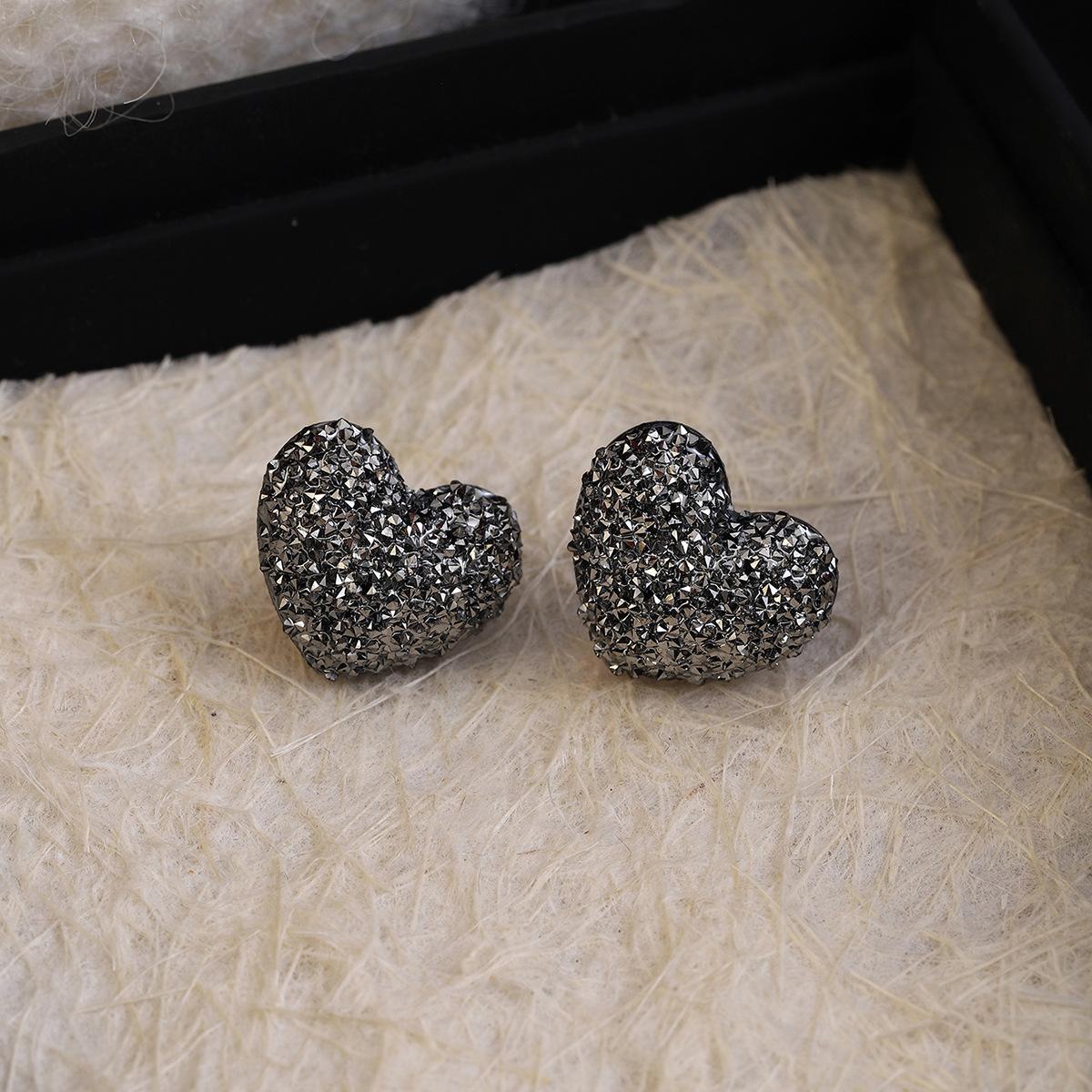 Super Flash Gray Diamond Love Round Stud Earrings, Light Luxury And High-End Exquisite Earrings In Autumn And Winter