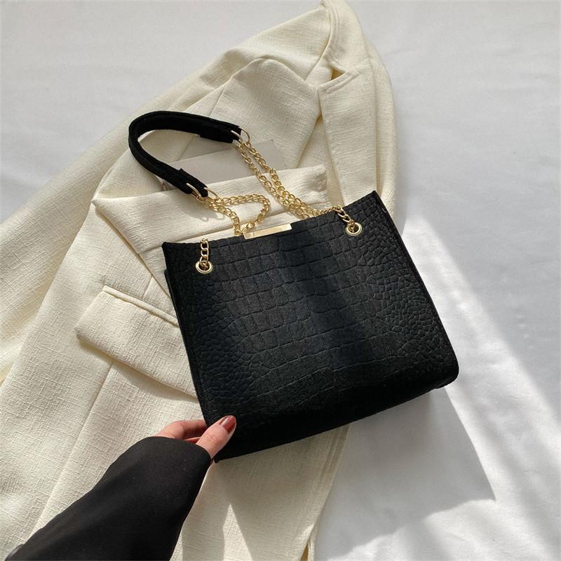 Elegant Casual Commuter Crossbody Bag 2023 Spring New Simple Chain Tote For Women