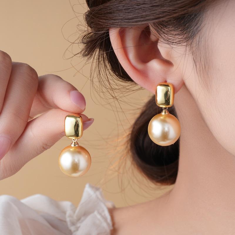 18K Real Gold Electroplated Yellow Pendant Pearl Necklace Women's Collarbone Chain French Retro Necklace Women's