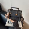 Premium retro small bag women's new autumn and winter versatile messenger bag fashionable portable small square bag