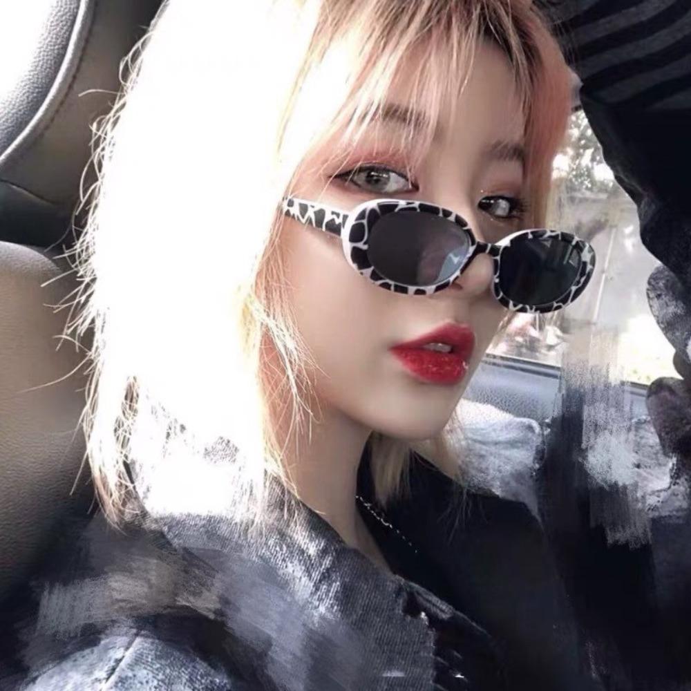 Small Oval Sunglasses Women Vintage Brand Retro Black White Sun Glasses Classic Shades Female Oculos UV400