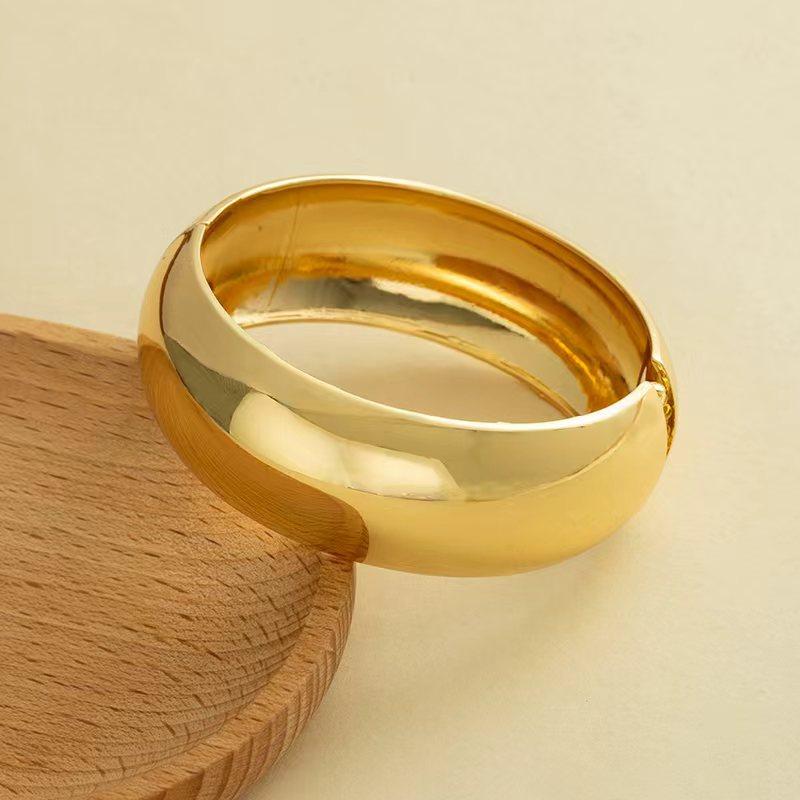 Wave Cold Wind Stacked Bracelet Exaggerated Simple Design Bracelet Light Luxury High-End Jewelry Women