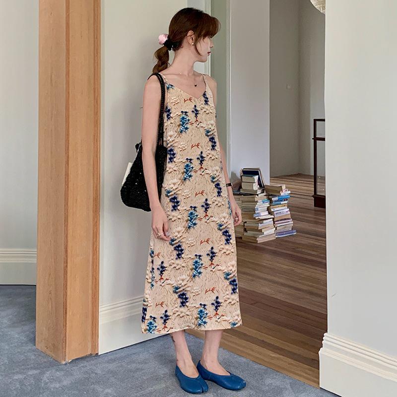 

Платье-комбинация Магнолия с V-образным вырезом - Женское облегающее длинное платье из имитации шелка и сатина XL [100-115] магнолия