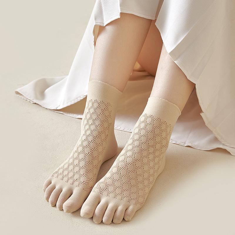 Women's Spring/Summer Velvet Ice Silk Five-Finger Socks – Japanese Style, Breathable & Sweat-Absorbent