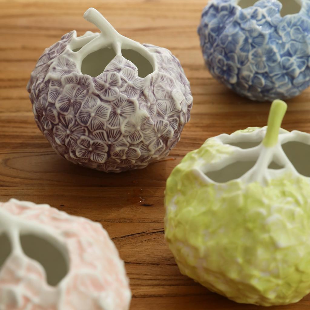 Vase en Céramique Hydrangée Sculpture en Relief Boule de Fleurs Accessoires d'Arrangement Floral Pot de Fleurs Accessoires de Décoration Intérieure