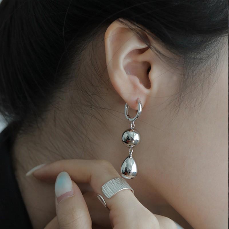 Women's Luxury Textured Metal Hoop Earrings - Versatile Niche Design